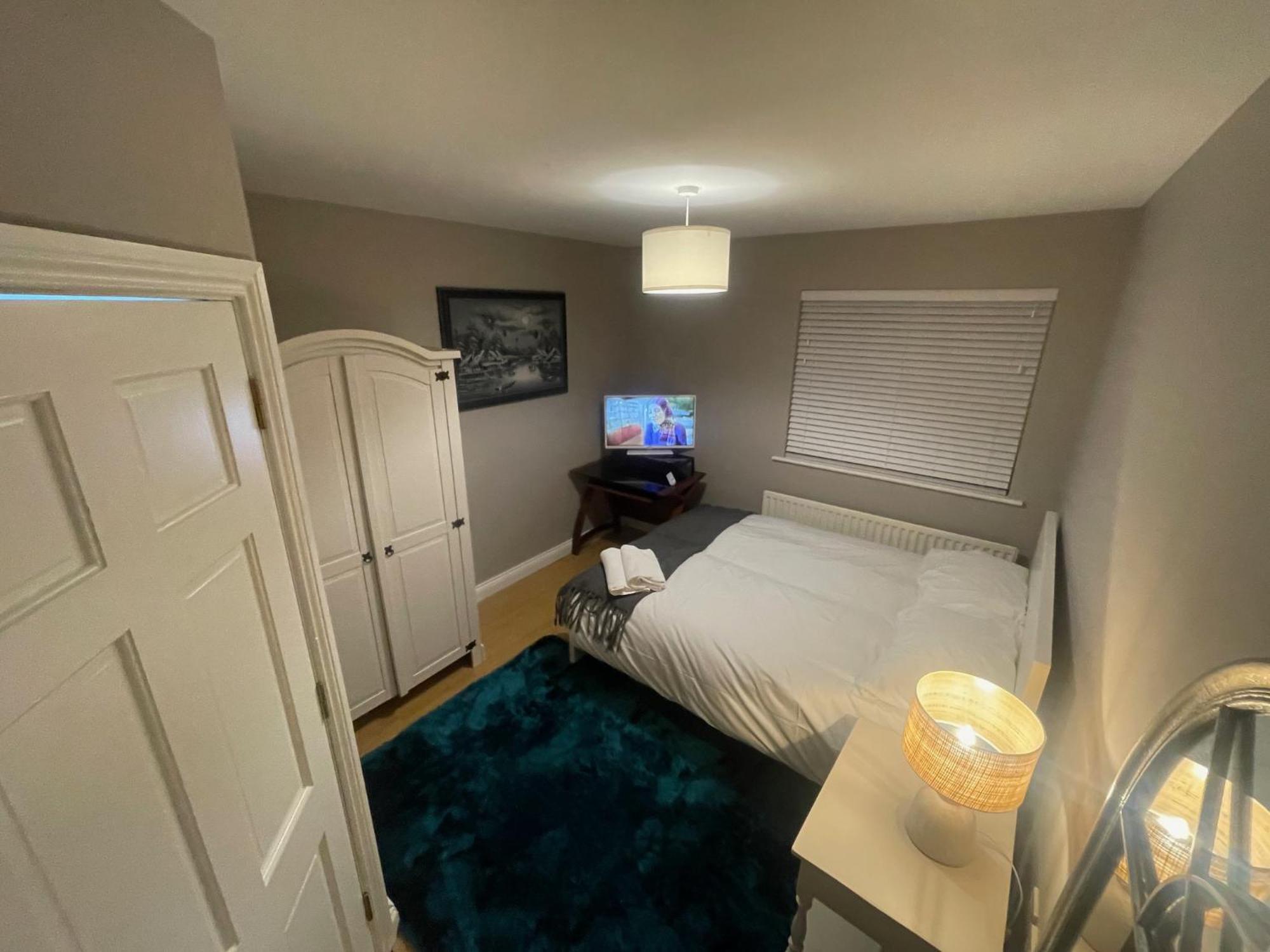 50 Lampton Court Homestay *